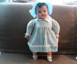 19'' ORIGINAL MOLDED HAIR '38 MAMA DOLL, BLUE DRESS, BONNET,CRIES